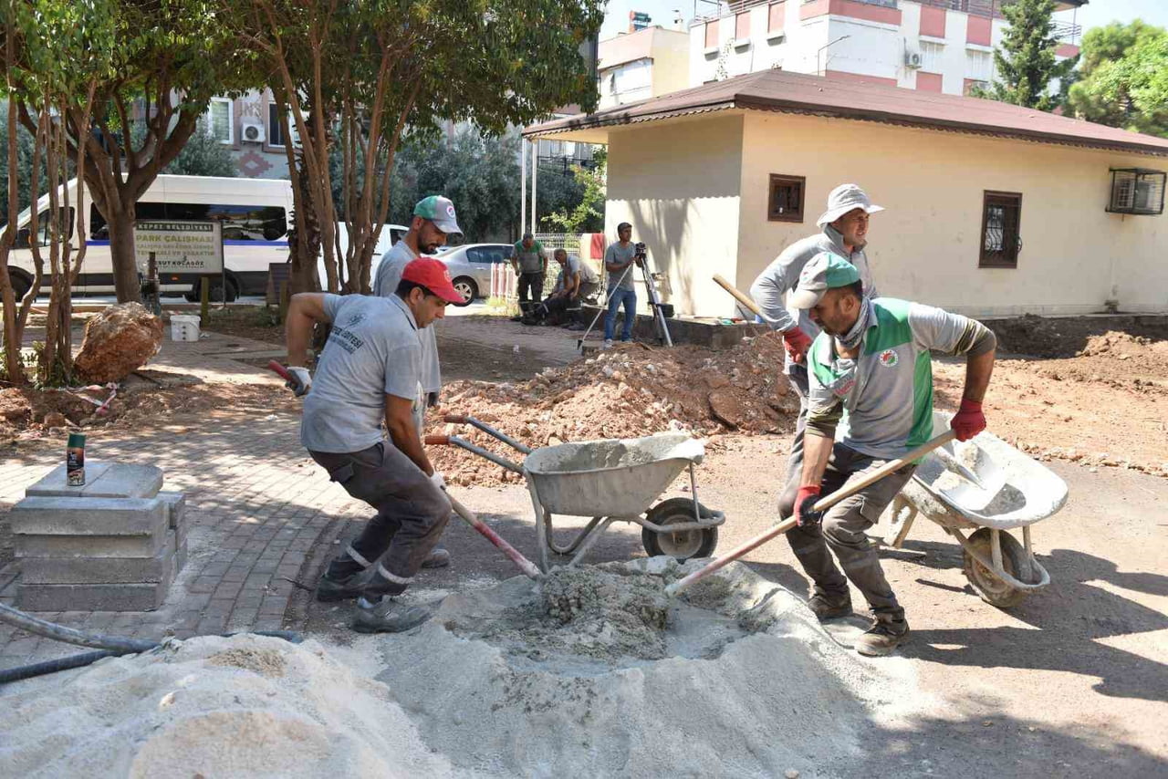 KEPEZ BELEDİYESİ, YÜKSELİŞ MAHALLESİ'NDE BULUNAN YAKLAŞIK BİN 500 METREKARELİK PARKI BAŞTAN SONA...