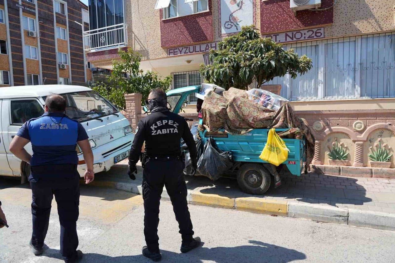 KEPEZ BELEDİYESİ ZABITA MÜDÜRLÜĞÜ EKİPLERİ, VATANDAŞLARDAN GELEN ŞİKAYETLER ÜZERİNE EMEK MAHALLESİ...
