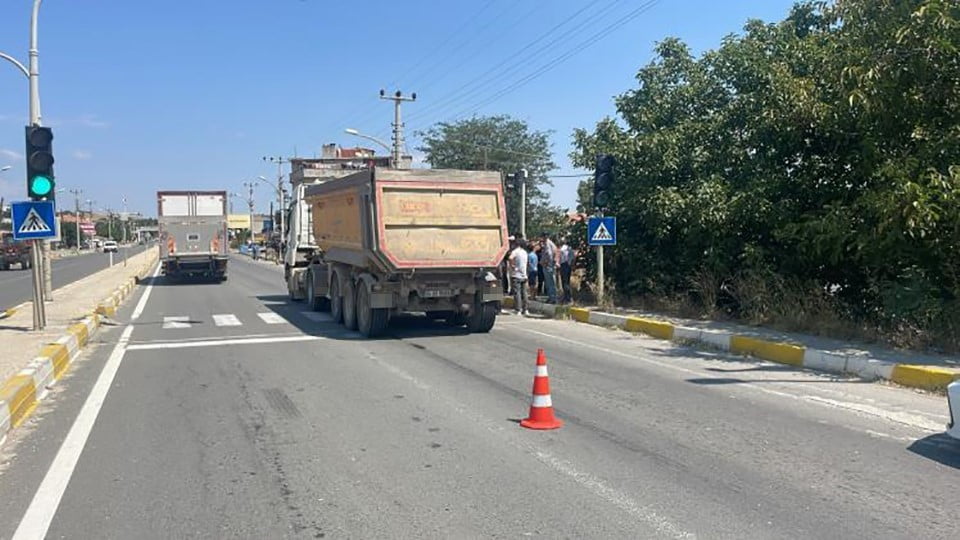 KEŞAN'DA TIRIN ÇARPTIĞI YAYA TEDAVİ GÖRDÜĞÜ HASTANEDE HAYATINI KAYBETTİ
