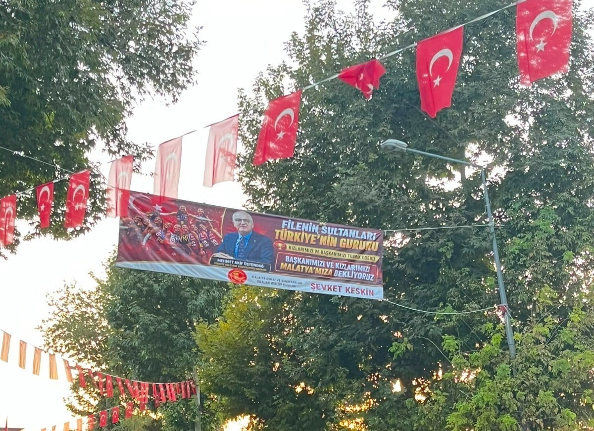 KESKİN'DEN FİLENİN SULTANLARINA PANKARTLI KUTLAMA VE DAVET