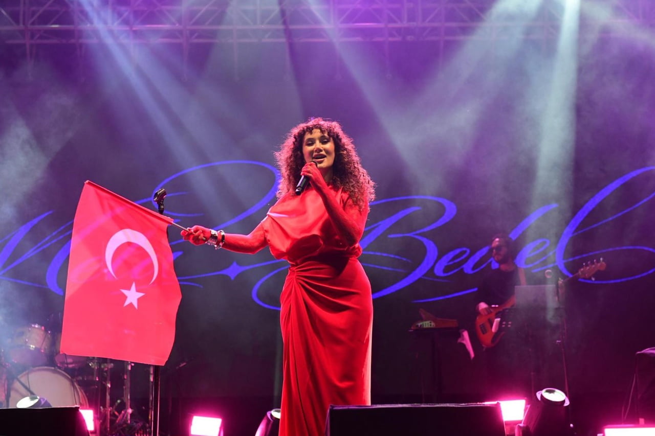 KESTEL BELEDİYESİ’NİN 30 AĞUSTOS KUTLAMALARINDA MELA BEDEL RÜZGÂRI
