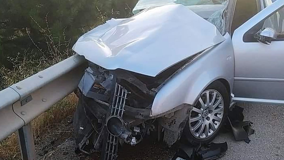 KIRIKKALE'DE YOLCU OTOBÜSÜYLE ÇARPIŞAN OTOMOBİLİN SÜRÜCÜSÜ OLAY YERİNDE HAYATINI...