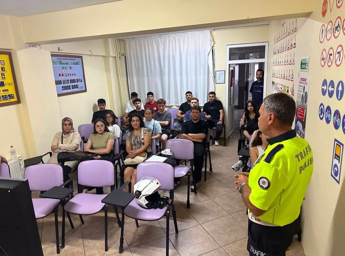 KIRKLARELİ İL EMNİYET MÜDÜRLÜĞÜ TRAFİK DENETLEME ŞUBE MÜDÜRLÜĞÜ PERSONELİNCE SÜRÜCÜ KURSU...