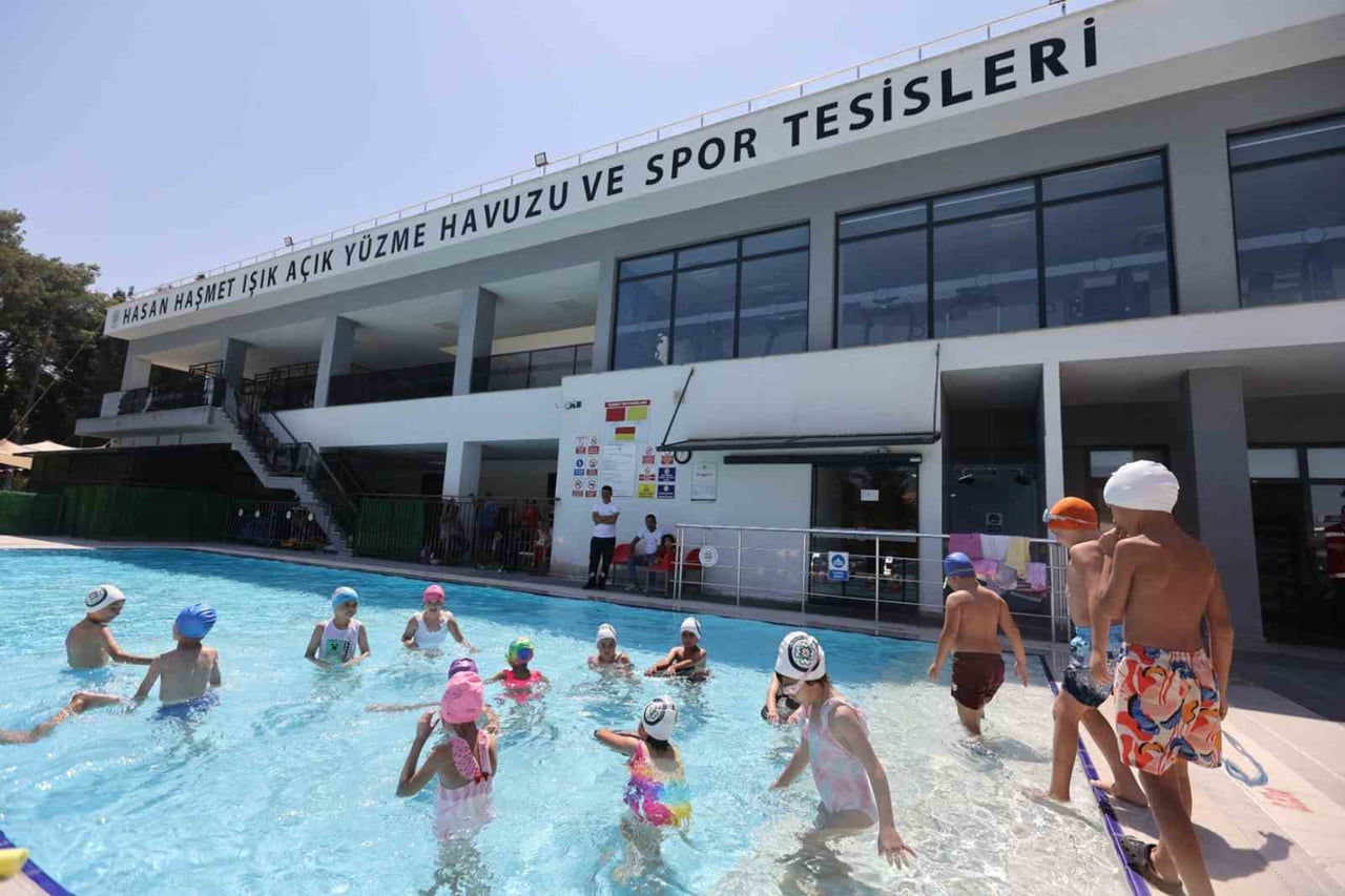 KIRSALDAKİ ÇOCUKLAR "YEŞİLDEN MAVİYE" İLK KULAÇLARINI ATTI