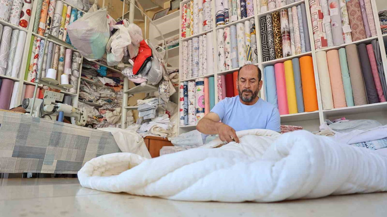 KIRŞEHİR'DE GURBETÇİ YOĞUNLUĞU YORGANCI ESNAFININ İŞLERİNİ ARTIRDI