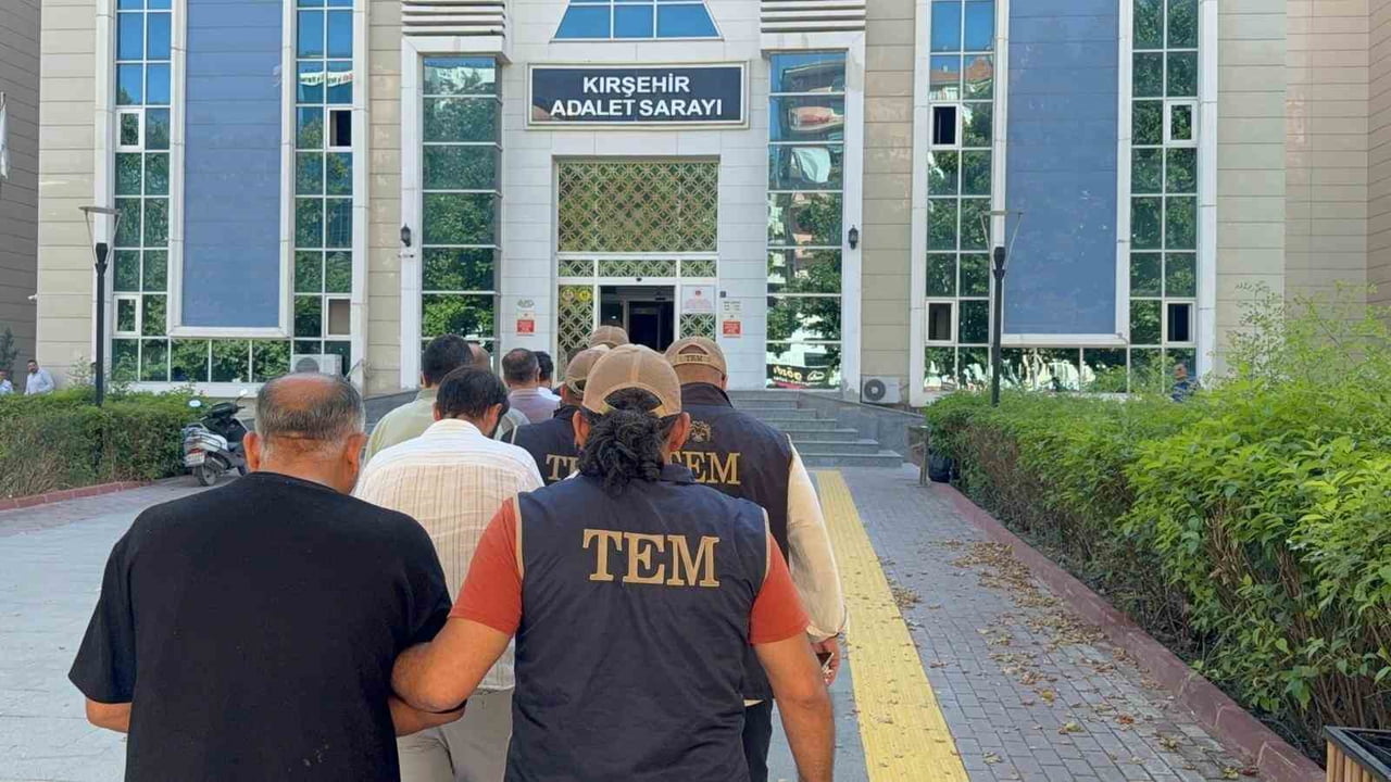KIRŞEHİR MERKEZLİ DÜZENLENEN OPERASYONDA 8 ŞÜPHELİ GÖZALTINA ALINDI.
