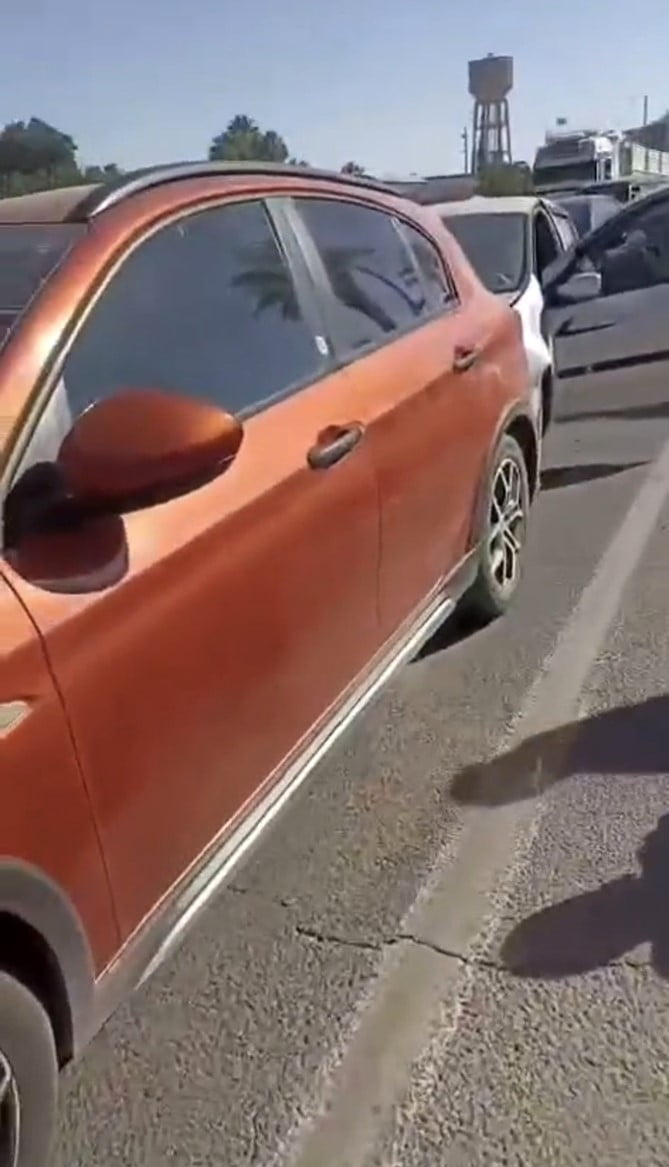 KIZILTEPE İLÇESİNDE ÜÇ OTOMOBİLİN KARIŞTIĞI ZİNCİRLEME TRAFİK KAZASINDA 3 KİŞİ...