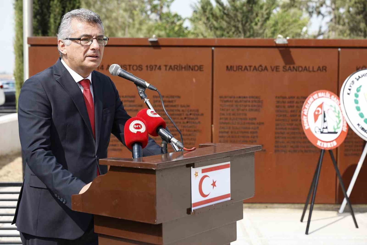 KKTC CUMHURBAŞKANI TUFAN ERHÜRMAN, MURATAĞA-SANDALLAR VE ATLILAR ŞEHİTLERİNİ ANMA TÖRENİNDE...