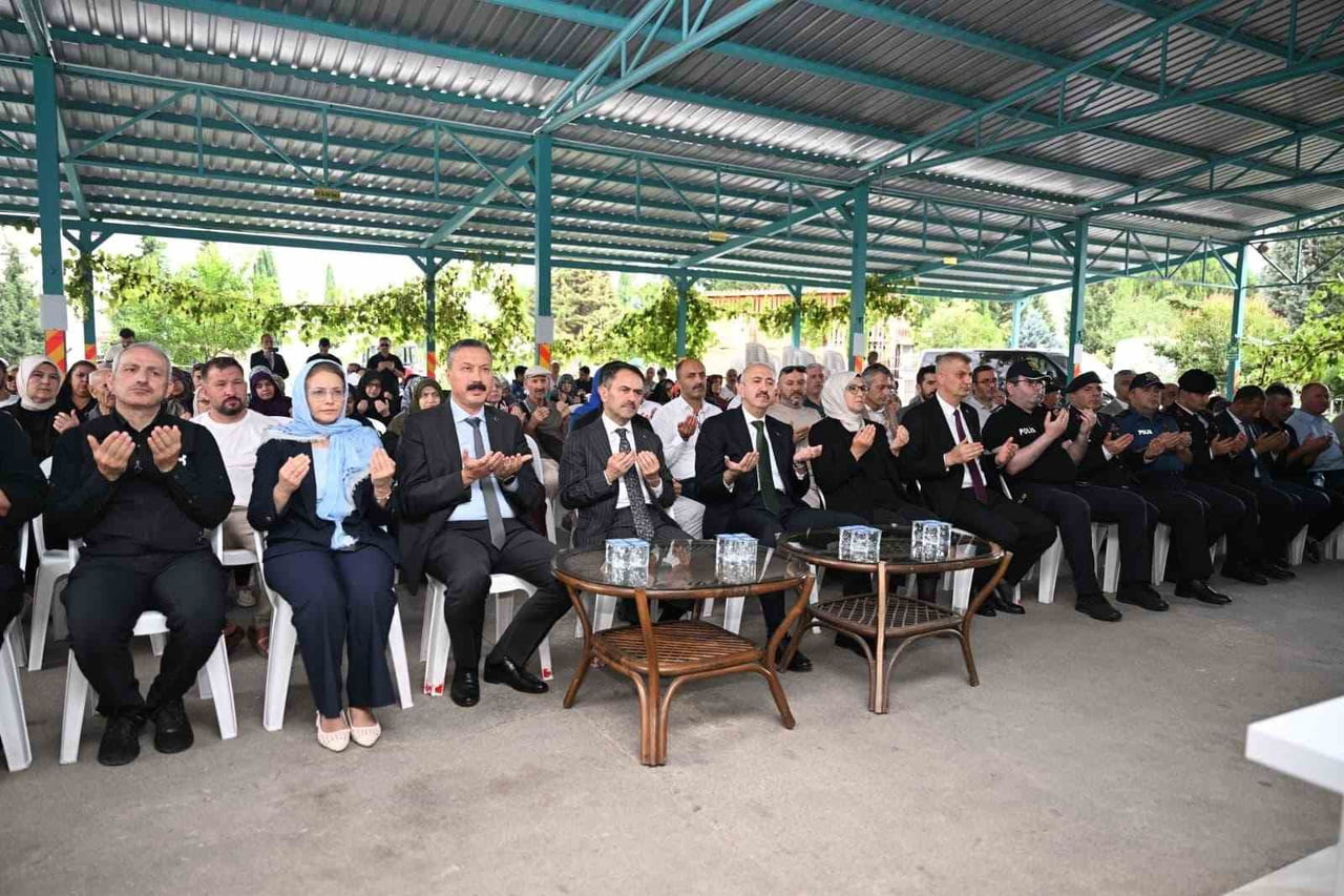 KOCAELİ'DE 17 AĞUSTOS 1999 MARMARA DEPREMİNDE YAŞAMINI YİTİRENLER, FELAKETİN 27. YILINDA DUALARLA...