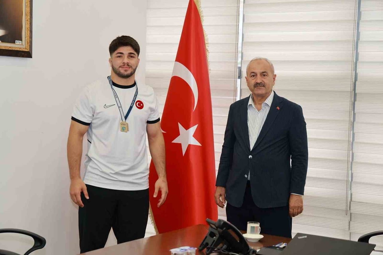 KOCAELİ'DE DÜZENLENEN ULUSLARARASI GÜREŞ TURNUVASI'NDA BİRİNCİ OLAN GEBZE BELEDİYESİ SPOR KULÜBÜ...