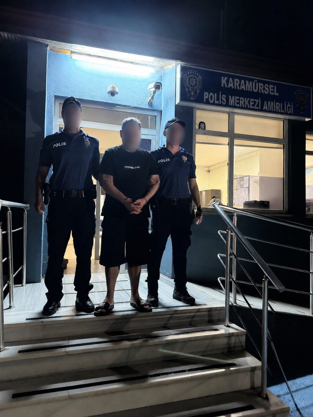 KOCAELİ'NİN KARAMÜRSEL İLÇESİNDE HAKKINDA 50 YIL 2 AY KESİNLEŞMİŞ HAPİS CEZASI BULUNAN HÜKÜMLÜ...