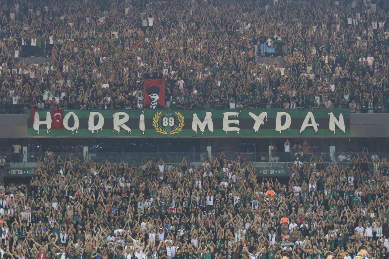 KOCAELİ CUMHURİYET BAŞSAVCILIĞI, KOCAELİSPOR-AMEDSPOR MAÇINDA TRİBÜNLERDE "SARI POŞET" SALLAYARAK...