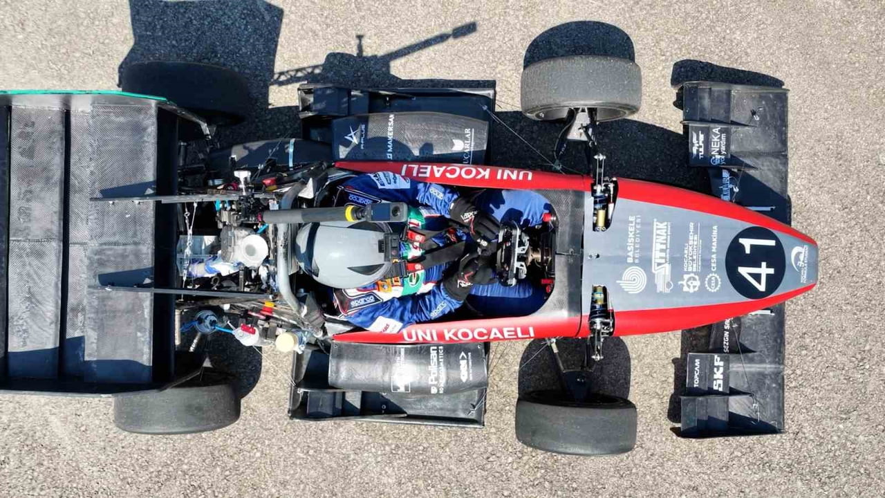 KOCAELİ ÜNİVERSİTESİ FORMULA TAKIMI; İSPANYA, İTALYA VE TÜRKİYE’DE KATILACAĞI FORMULA STUDENT...
