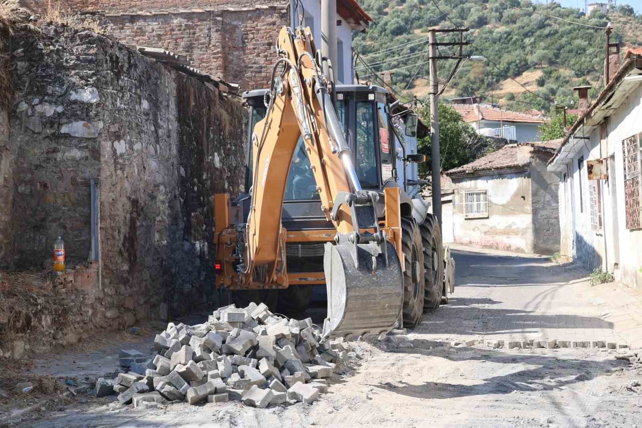 KOÇARLI BELEDİYESİ TARAFINDAN İLÇE GENELİNDE SÜRDÜRÜLEN YOL YENİLEME ÇALIŞMALARI KAPSAMINDA ORTA...