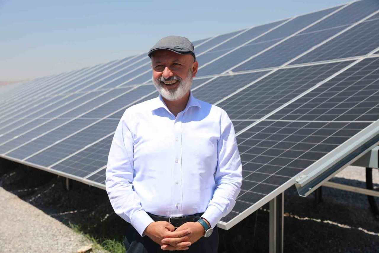 KOCASİNAN BELEDİYE BAŞKANI AHMET ÇOLAKBAYRAKDAR, KOCASİNAN BELEDİYESİ’NİN ANA HİZMET BİNASI BAŞTA...