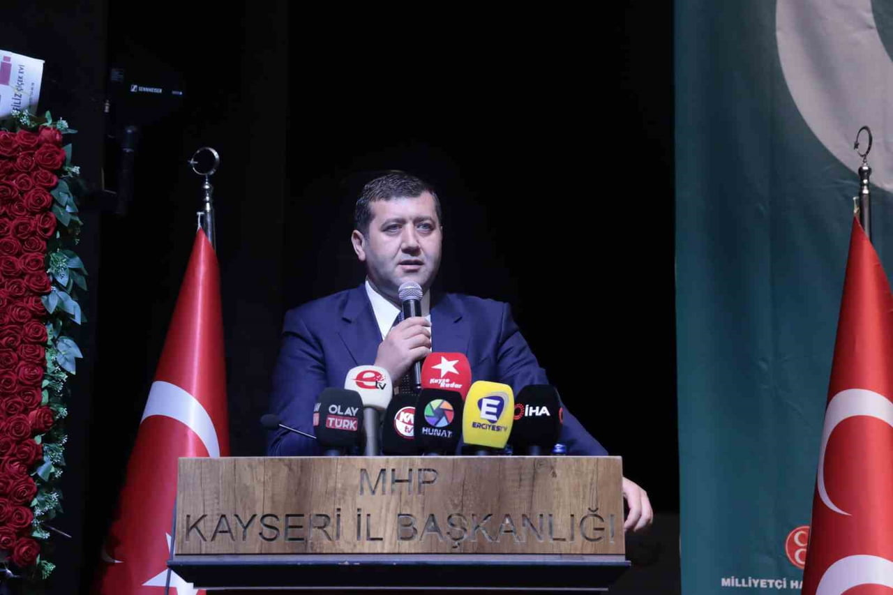 KONGREDE KONUŞAN MHP KAYSERİ MİLLETVEKİLİ BAKİ ERSOY, "BİZ BU BİRLİK VE BERABERLİĞİ BOZMAZSAK...