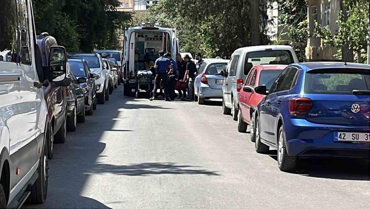 KONYA'DA BİR APARTMAN YÖNETİCİSİ İLE KİRACI ARASINDA AİDAT TARTIŞMASI NEDENİYLE ÇIKAN TARTIŞMADA...