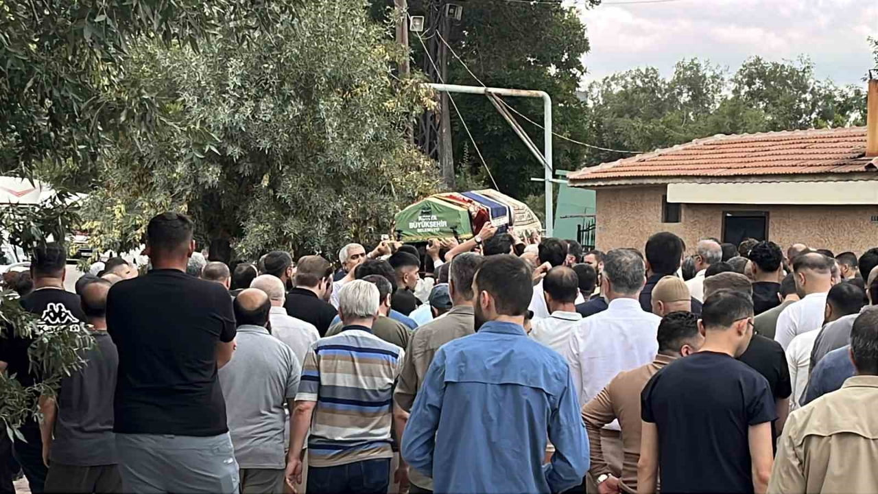 KONYA'DA BİR ARAÇLA MOTOSİKLETİN ÇARPIŞMASI SONUCU MEYDANA GELEN KAZADA MOTOSİKLET SÜRÜCÜSÜ GENÇ...