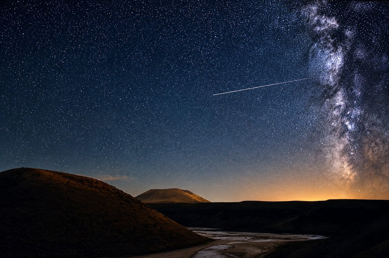 KONYA'NIN KARAPINAR İLÇESİNDE BULUNAN MEKE KRATER GÖLÜ, PERSEİD METEOR YAĞMURUNU İZLEMEK İSTEYEN...