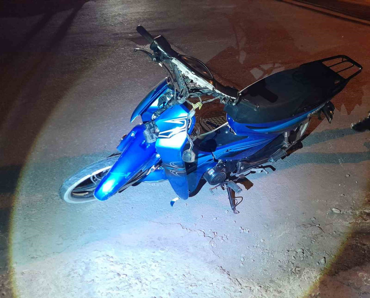 KONYA'NIN KARAPINAR İLÇESİNDE OTOMOBİL İLE MOTOSİKLETİN ÇARPIŞMASI SONUCU MEYDANA GELEN KAZADA 2...