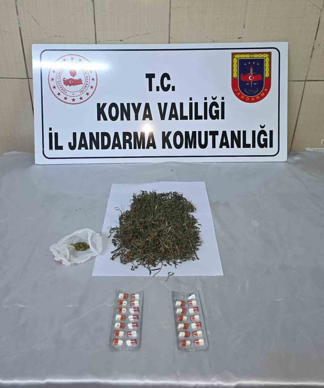 KONYA’DA JANDARMA EKİPLERİ TARAFINDAN YAPILAN OPERASYONLARDA ÇOK SAYIDA UYUŞTURUCU MADDE ELE...