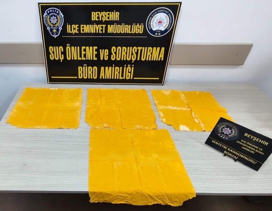 KONYA’NIN BEYŞEHİR İLÇESİNDE POLİS EKİPLERİ TARAFINDAN YAPILAN OPERASYONDA 8 ADET PEÇETEYE...