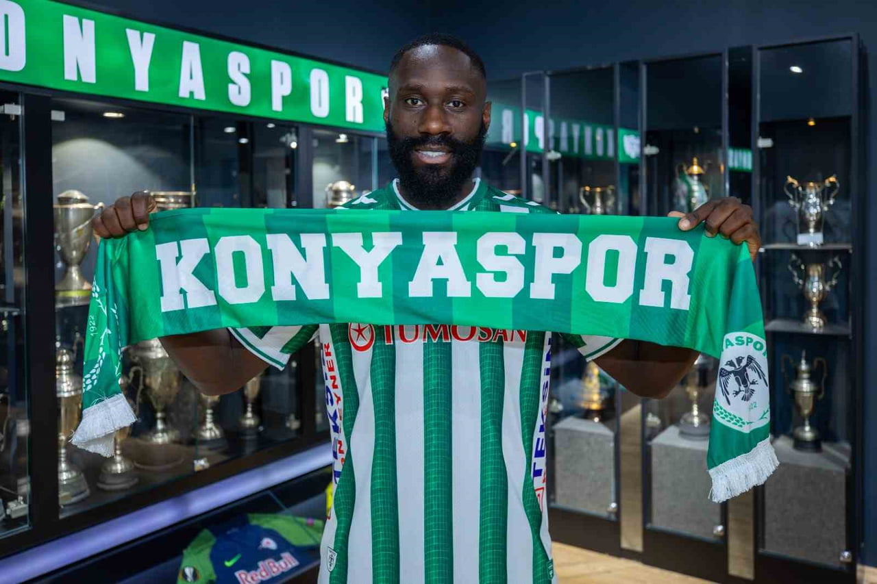 KONYASPOR, DEMOKRATİK KONGOLU MİLLİ FUTBOLCU ARTHUR MASUAKU İLE 2 YILLIK SÖZLEŞME İMZALADI.