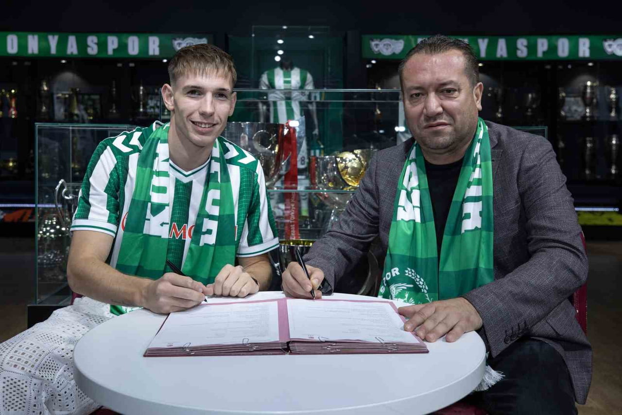 KONYASPOR, GENÇ ORTA SAHA RAJMUND TOTH İLE 4 YILLIK SÖZLEŞME İMZALADI.