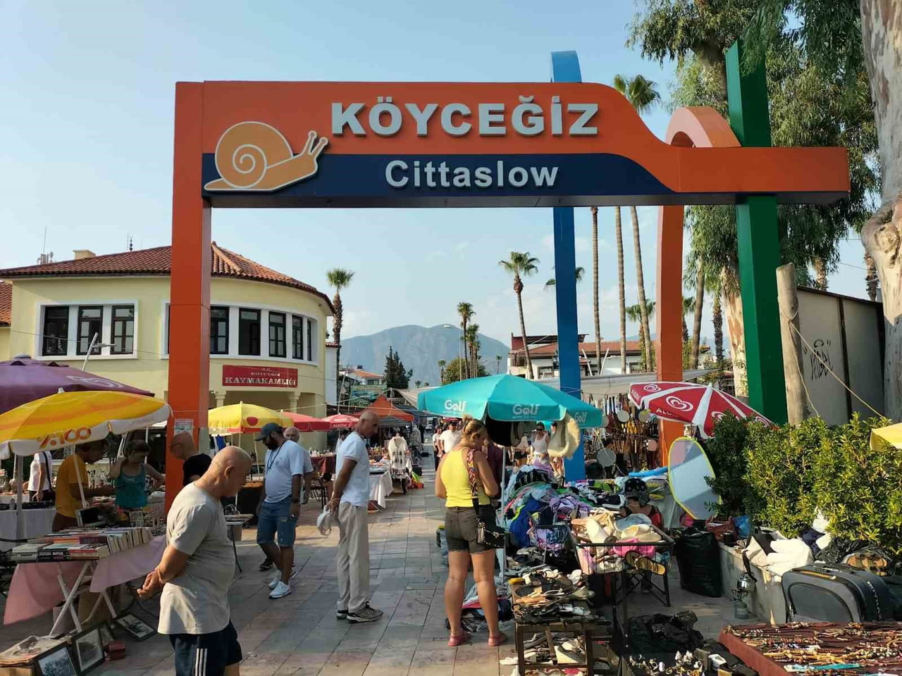 KÖYCEĞİZ’DE İKİNCİ EL PAZARI SICAK HAVADAN ETKİLENDİ