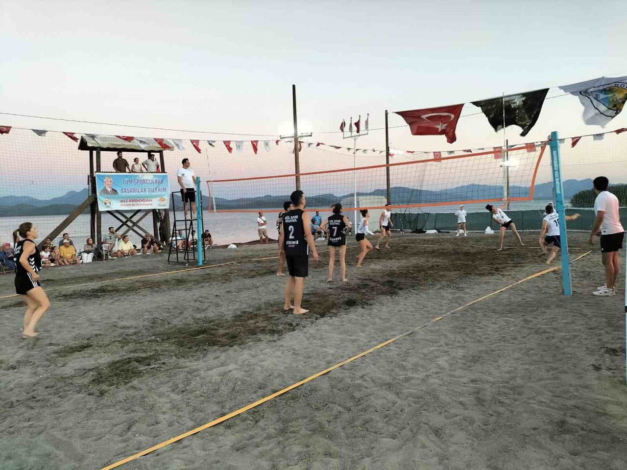 KÖYCEĞİZ’DE PLAJ VOLEYBOLU TURNUVASI HEYECANI BAŞLADI
