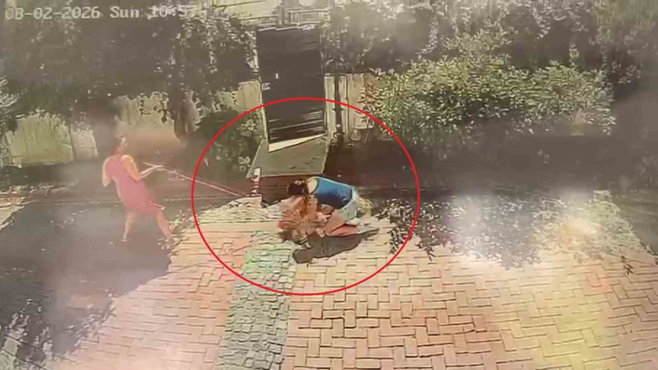 KÜÇÜK KIZIN YAŞADIĞI DEHŞET ANLARI GÜVENLİK KAMERASINA YANSIDI.