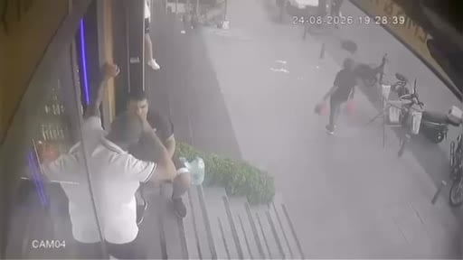 Küçükçekmece'de mağazadan elbise çalmaya çalışan kadını esnaf yakaladı