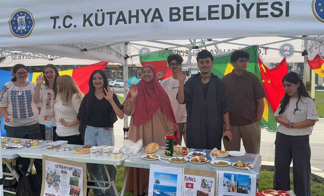 KÜLTÜR PANAYIRI'NDA DÜZENLENEN ETKİNLİKTE, TUNUS, MISIR, ROMANYA VE AZERBAYCAN’DAN ÖĞRENCİLER...