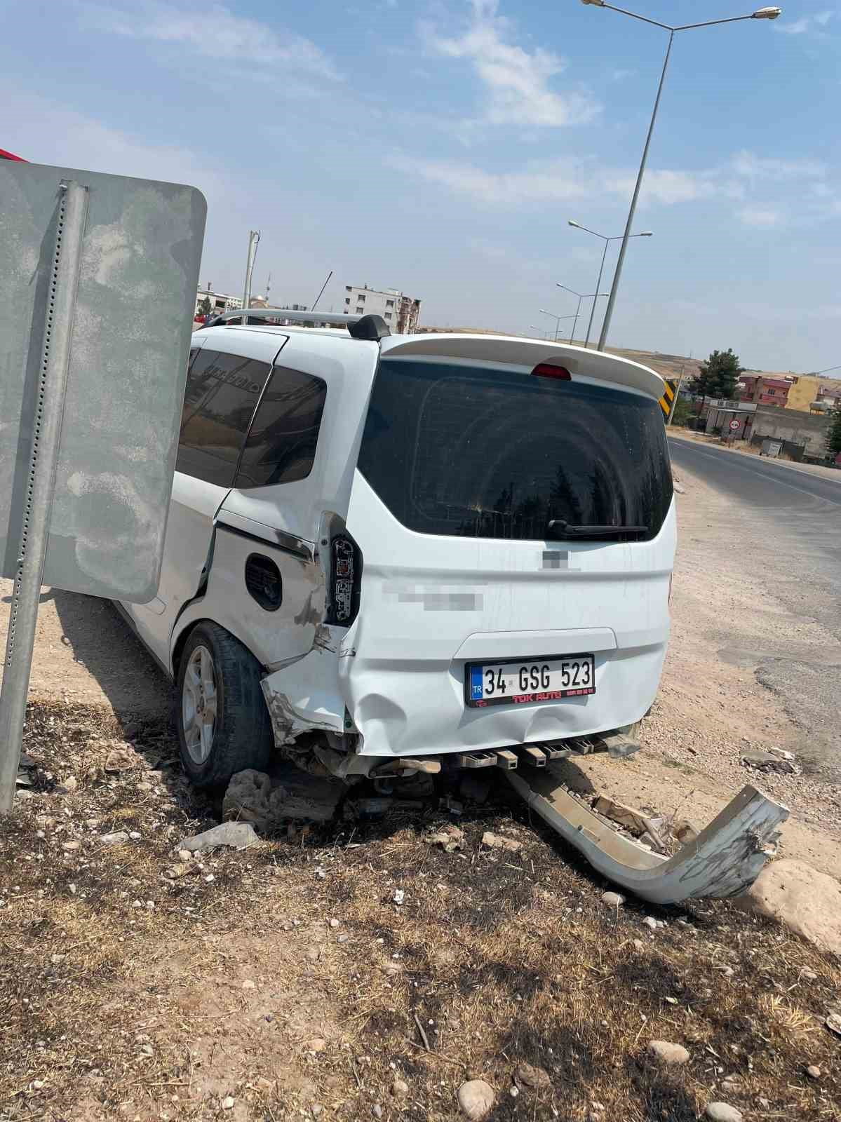 KURTALAN İLÇESİNDE HAFİF TİCARİ ARAÇ İLE KAMYONET ÇARPIŞTI