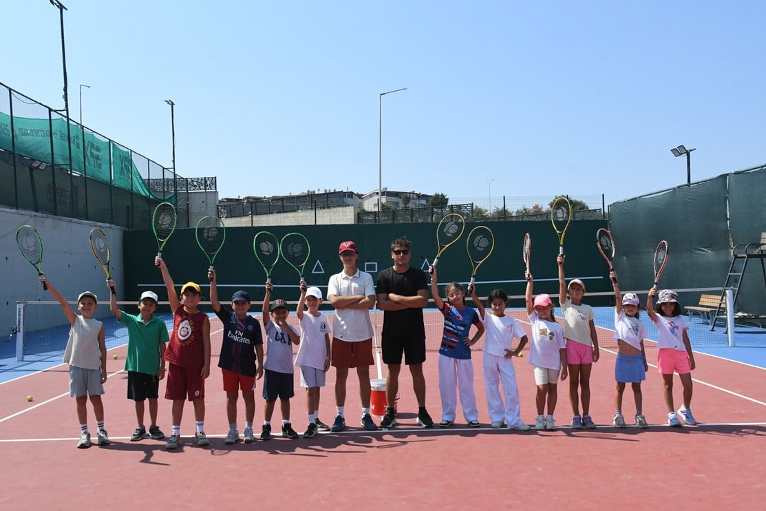 KUŞADASI BELEDİYESİ'NİN ÇOCUKLARIN YAZ TATİLİNİ HEM VERİMLİ HEM DE SPOR DOLU GEÇİRMESİ AMACIYLA...