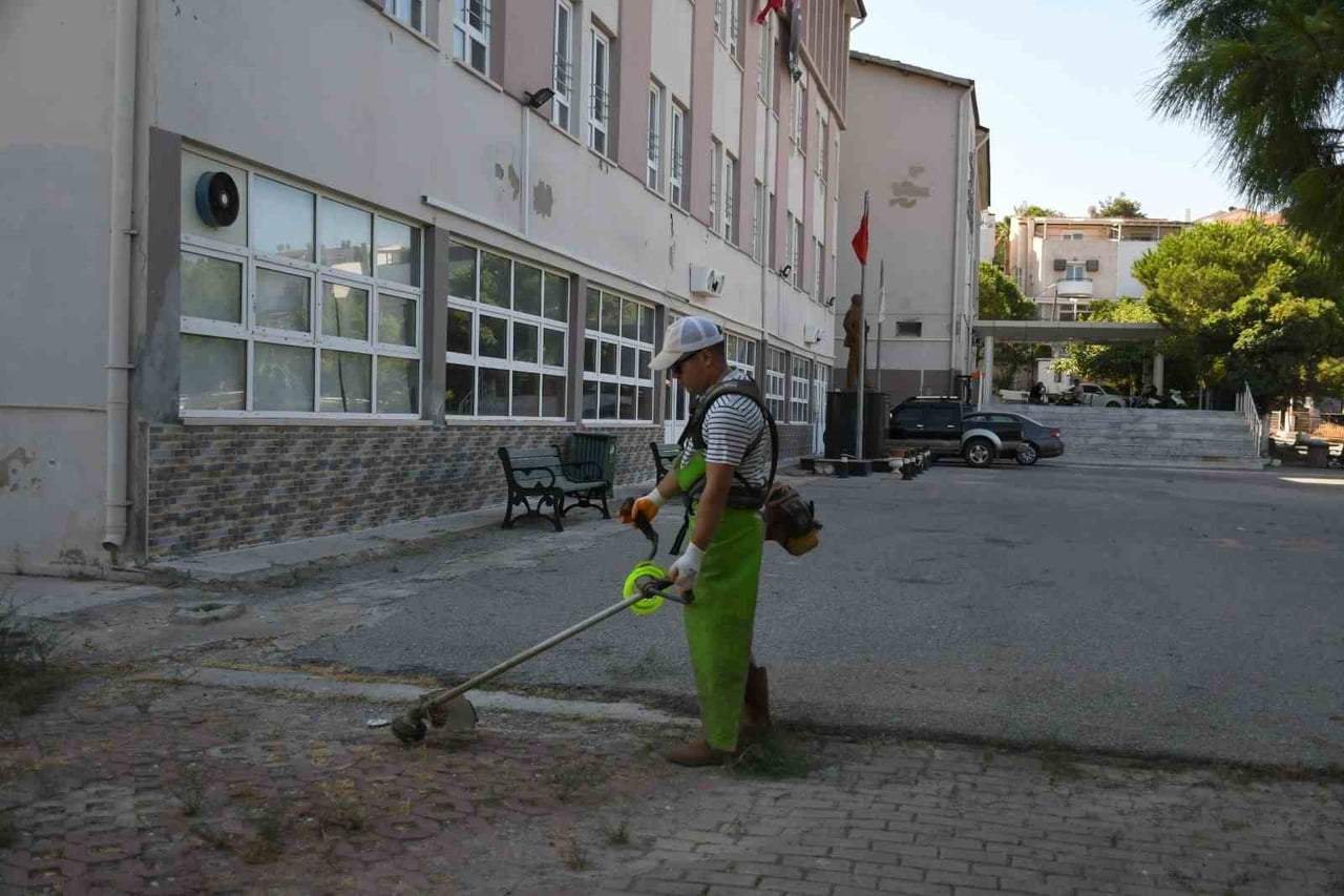 KUŞADASI BELEDİYESİ, 2 HAFTA SONRA BAŞLAYACAK OLAN YENİ EĞİTİM VE ÖĞRETİM DÖNEMİ ÖNCESİNDE KENT...
