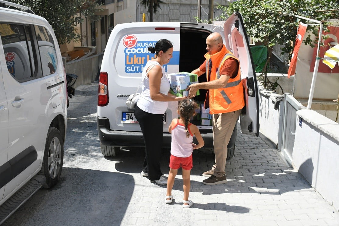 KUŞADASI BELEDİYESİ, İHTİYAÇ SAHİBİ AİLELERİN 24-60 AY ARASINDAKİ ÇOCUKLARINA DÜZENLİ SÜT DESTEĞİ...