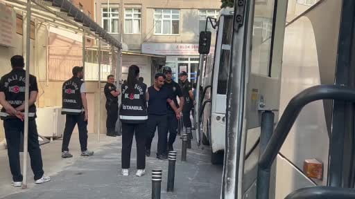 Kuşadası Belediyesi soruşturmasında gözaltına alınan 15 kişi adliyeye sevk edildi