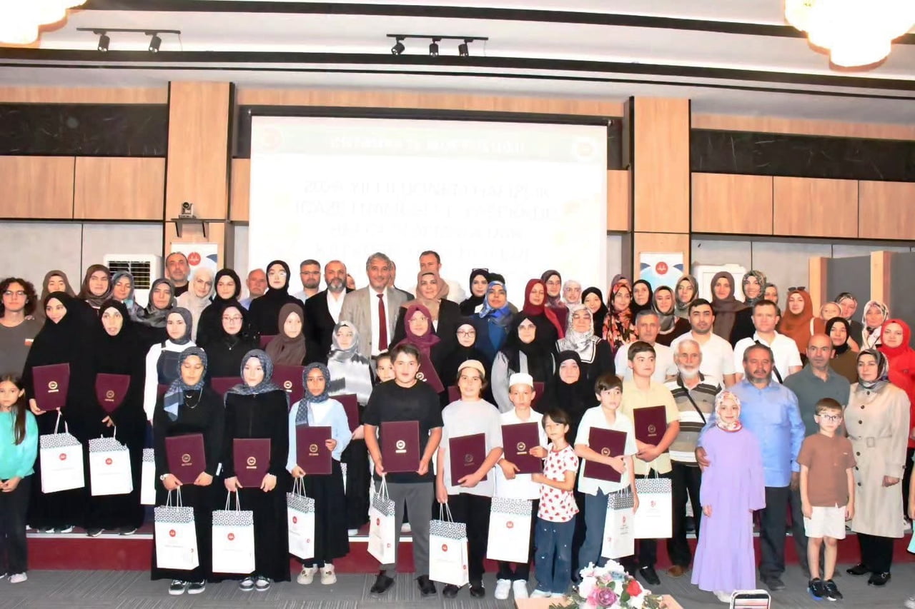 KÜTAHYA'DA 23 ÖĞRENCİYE HAFIZLIK İCAZETNAMESİ VERİLDİ