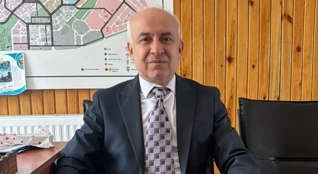 KÜTAHYA'DA DOÇ. DR. HASAN BASRİ KARAYEL’E ULUSLARARASI ONUR