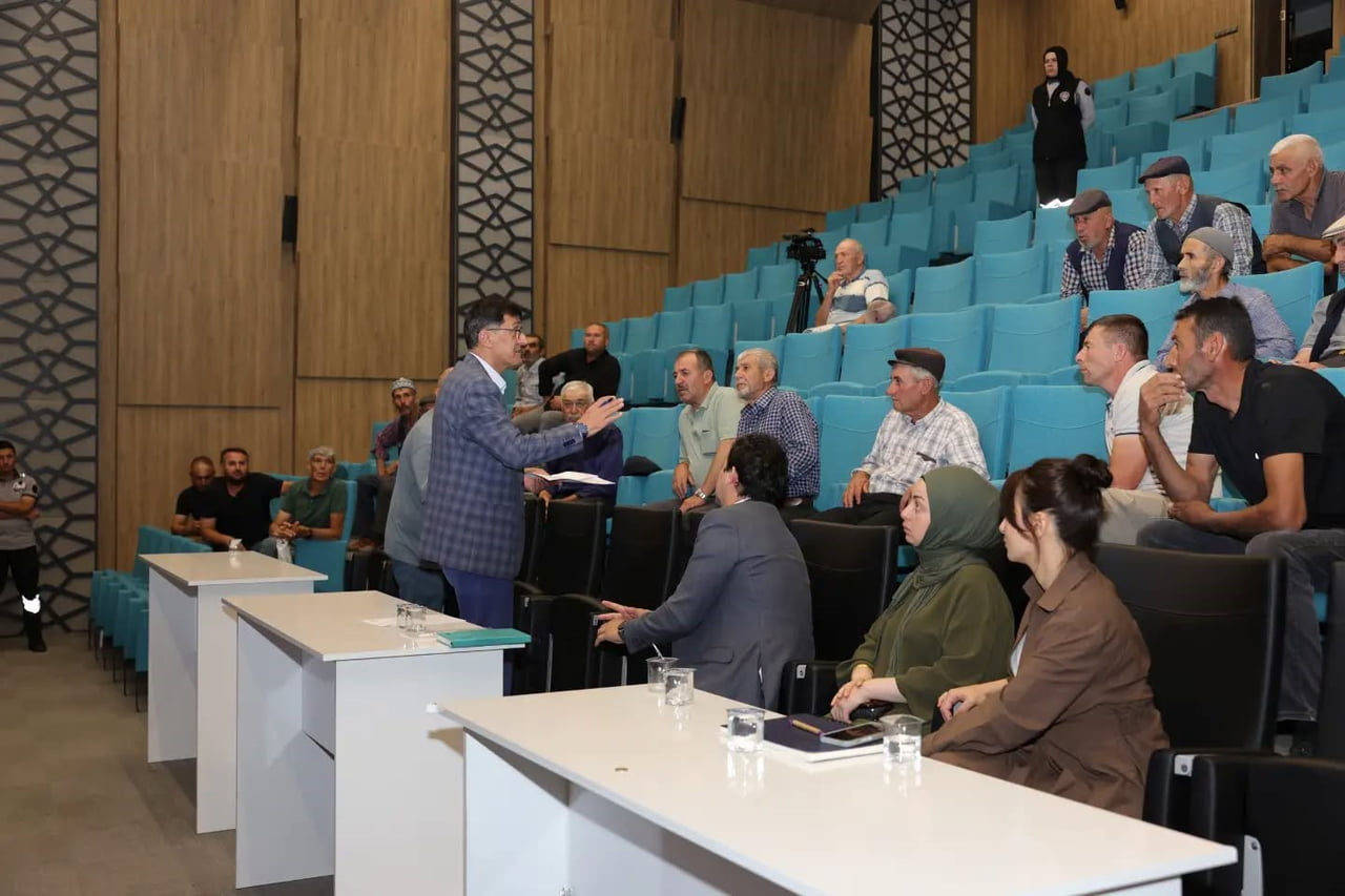 KÜTAHYA AĞAÇKÖY MAHALLESİNDE İMAR PLANLARI İÇİN İSTİŞARE TOPLANTISI DÜZENLENDİ