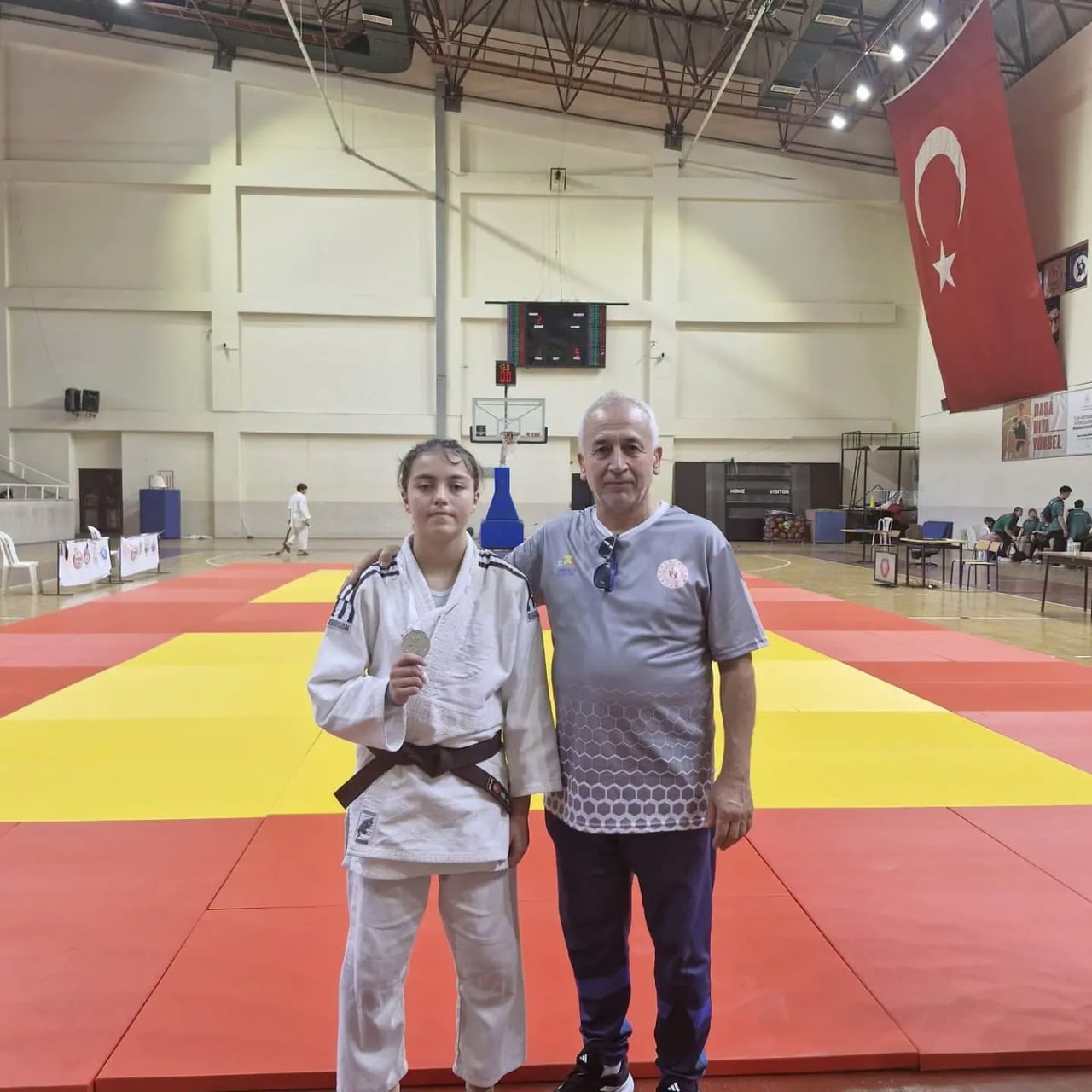 KÜTAHYA BELEDİYESPOR'UN BAŞARILI JUDOCUSU GÜMÜŞ MADALYA KAZANDI