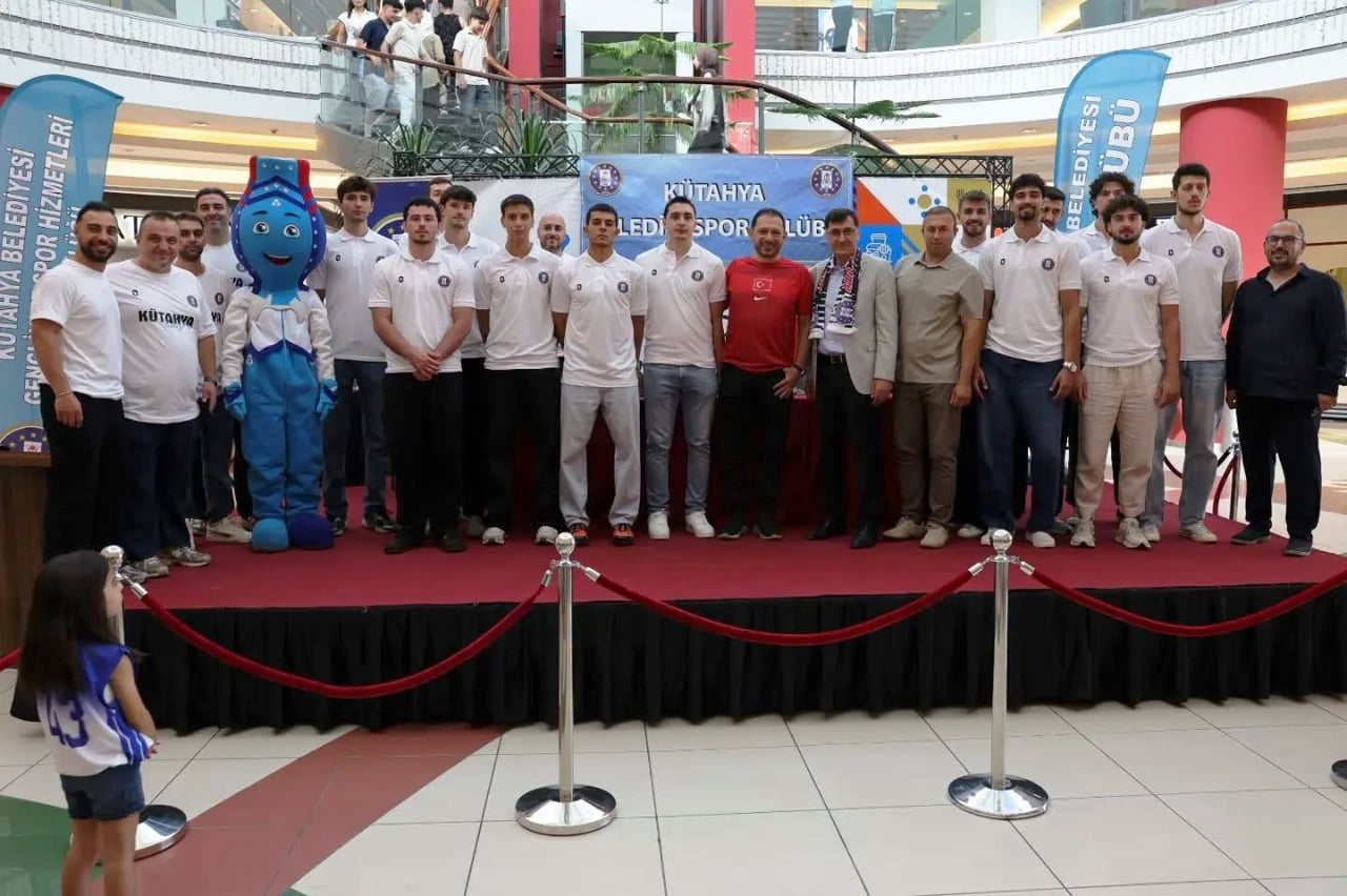 KÜTAHYA BELEDİYESPOR BASKETBOL TAKIMI YENİ SEZON ÖNCESİ GÖRÜCÜYE ÇIKTI