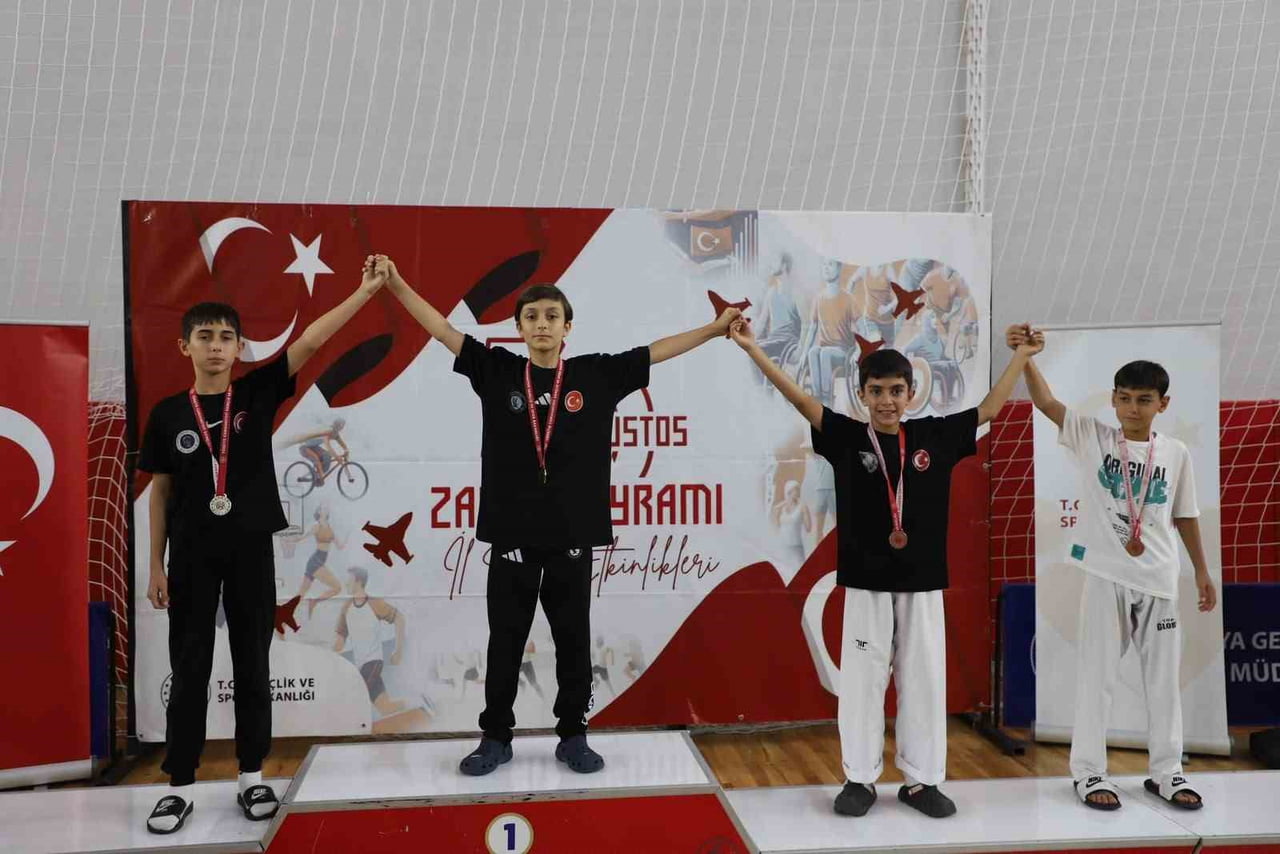 KÜTAHYA’DA 30 AĞUSTOS YILDIZLAR TAEKWONDO ZAFER KUPASI’NDA ÖDÜL HEYECANI