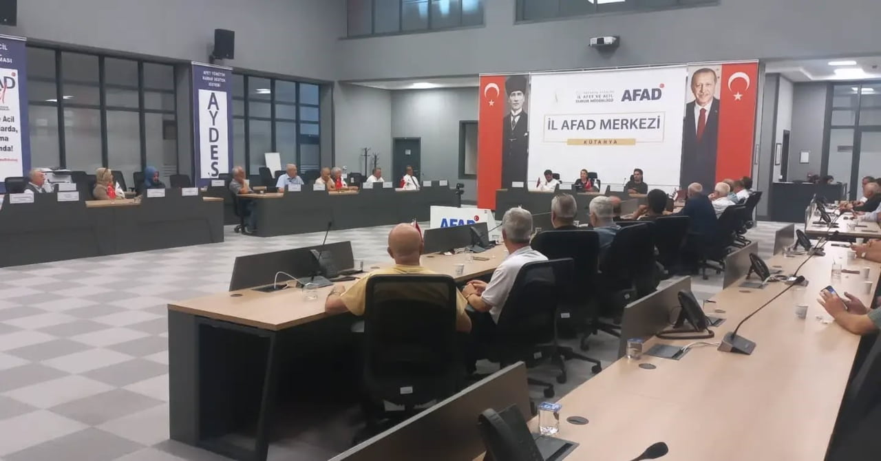 KÜTAHYA’DA MUHTARLARLA AFET HAZIRLIĞI TOPLANTISI DÜZENLENDİ