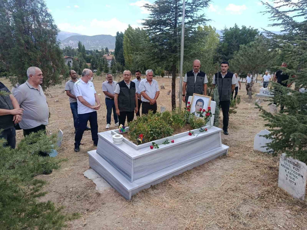 KÜTAHYA’DA ŞEHİT ORMAN İŞLETME ŞEFİ MURAT YILDIRIM, VEFATININ YIL DÖNÜMÜNDE DUALARLA...