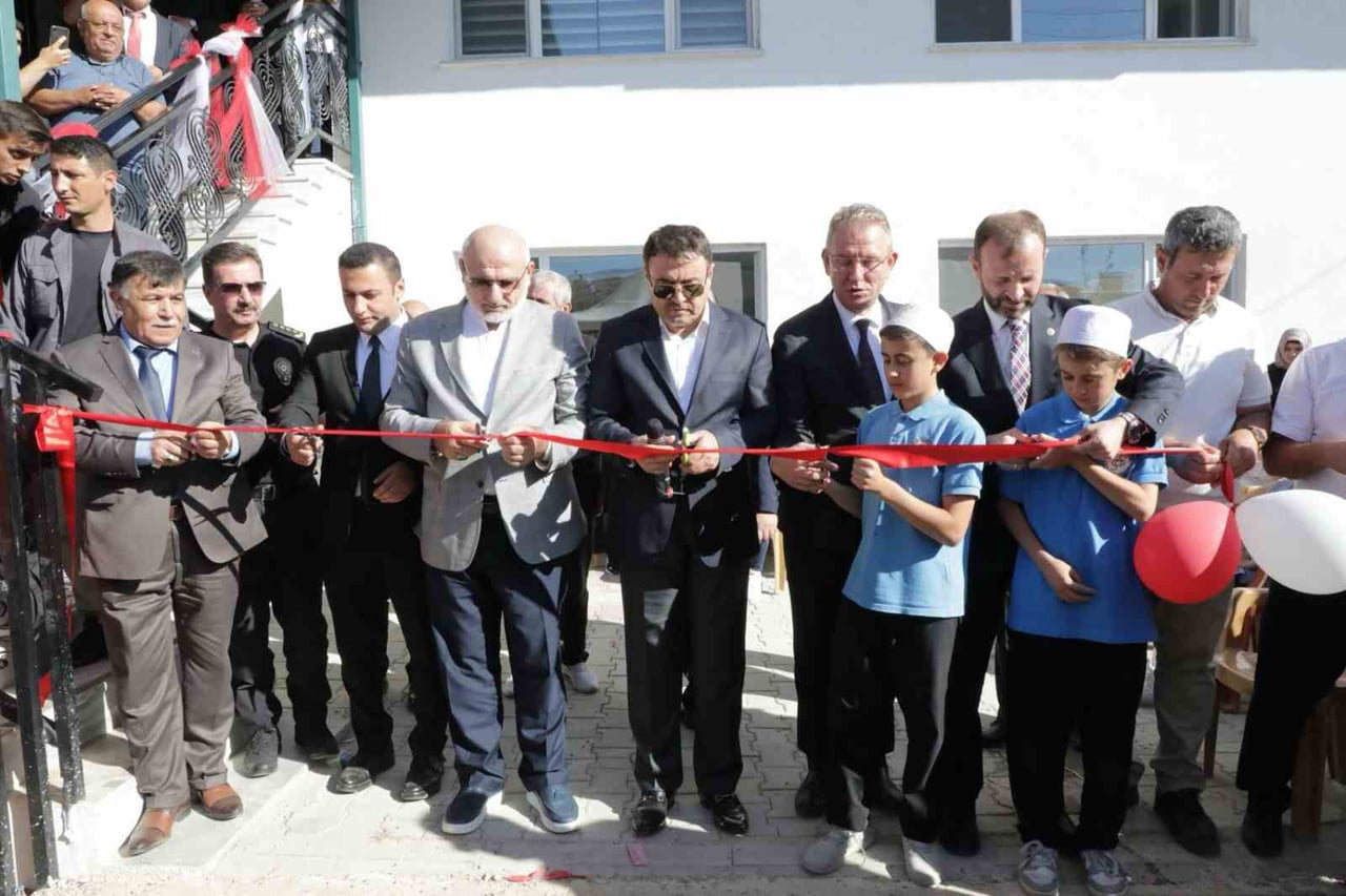 KÜTAHYA EMET'TE 15 TEMMUZ ŞEHİTLER KUR'AN KURSU AÇILDI