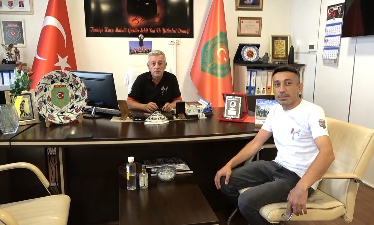 KÜTAHYALI GAZİ MEHMET TÜFEK GAZİ(SAĞDA), TÜFEK  AHMET ASIM OKAT(SOLDA)
