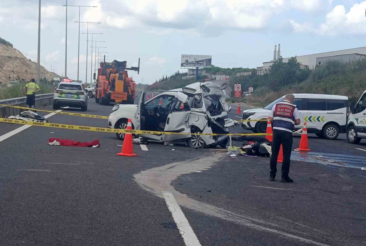 KUZEY MARMARA OTOYOLU’NDA PTT KARGO KAMYONU OTOMOBİLE ARKADAN ÇARPTI. KAZADA 1’İ ÇOCUK 2 KİŞİ...