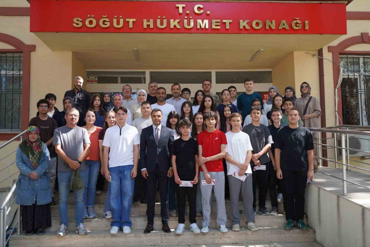 LGS BAŞARISI GÖSTEREN ÖĞRENCİLER ÖDÜLLENDİRİLDİ